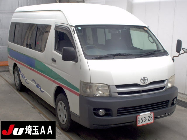 TOYOTA HIACE