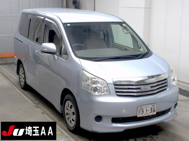 TOYOTA NOAH — фото