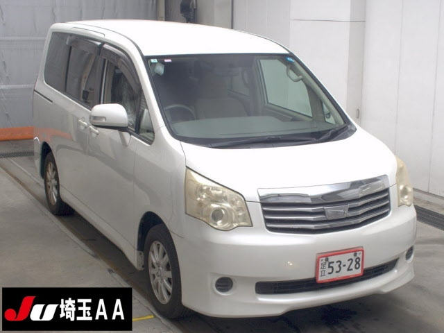TOYOTA NOAH — фото