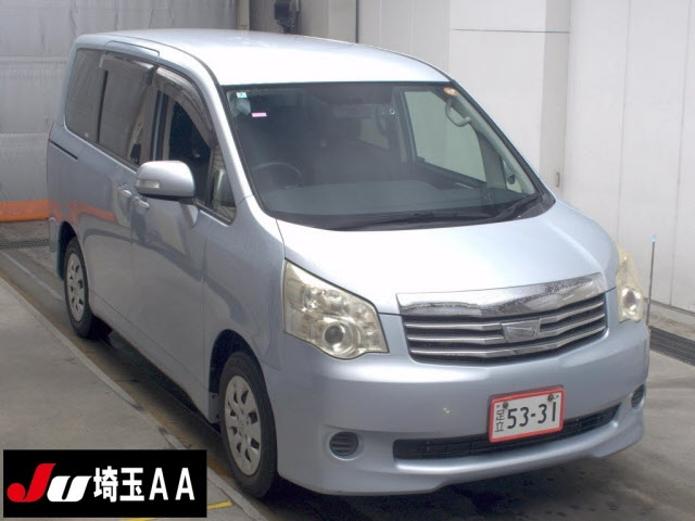 TOYOTA NOAH — фото