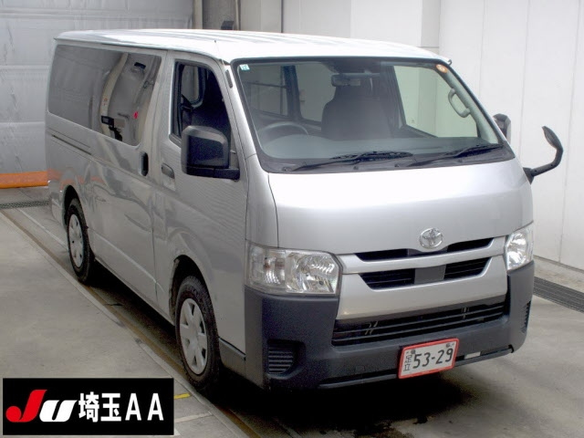 TOYOTA HIACE — фото