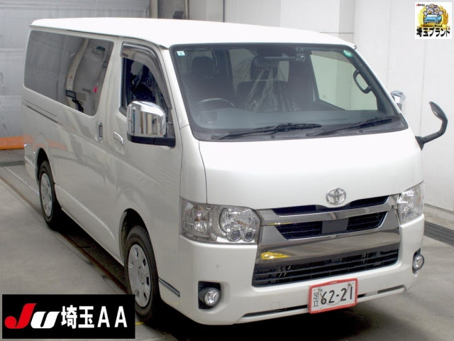 TOYOTA HIACE — фото