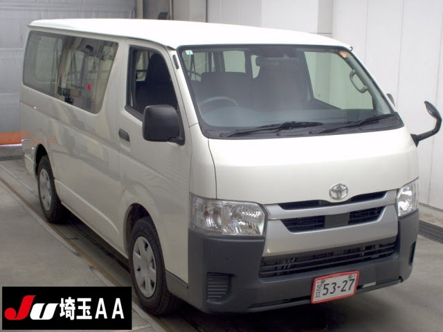 TOYOTA HIACE — фото