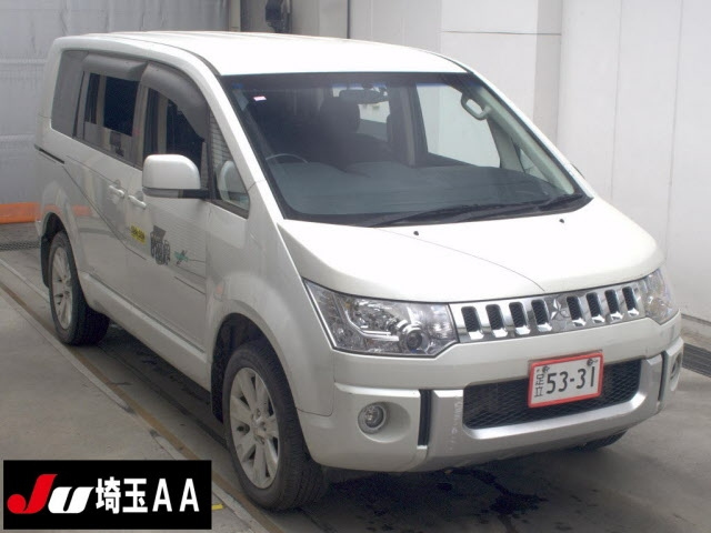 MITSUBISHI DELICA — фото