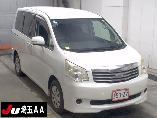 TOYOTA NOAH — фото