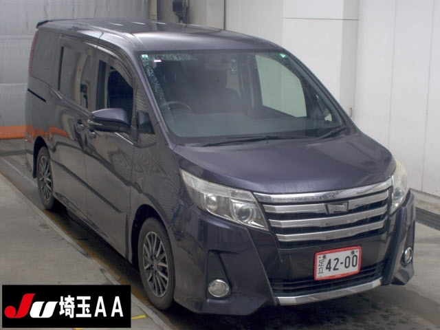 TOYOTA NOAH — фото