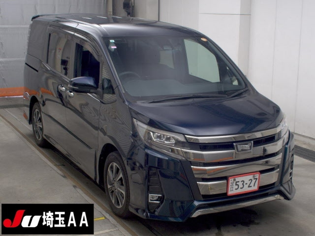 TOYOTA NOAH — фото