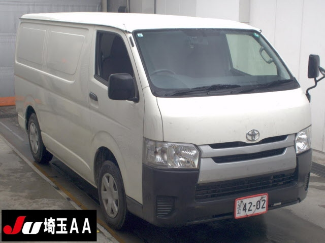 TOYOTA HIACE — фото