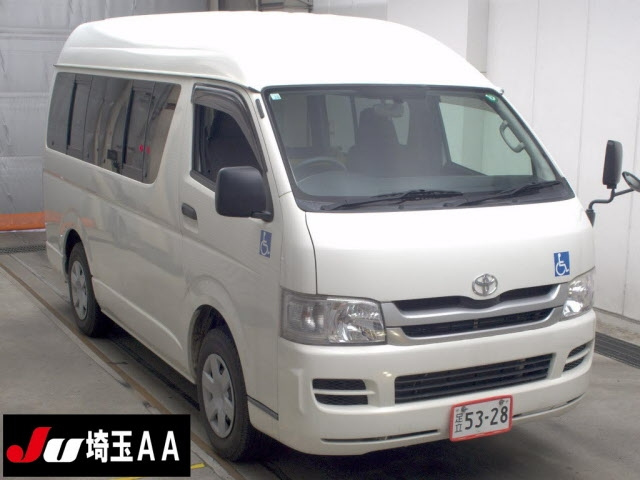 TOYOTA HIACE — фото