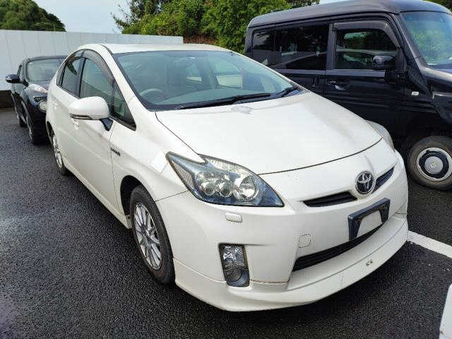 TOYOTA PRIUS — фото