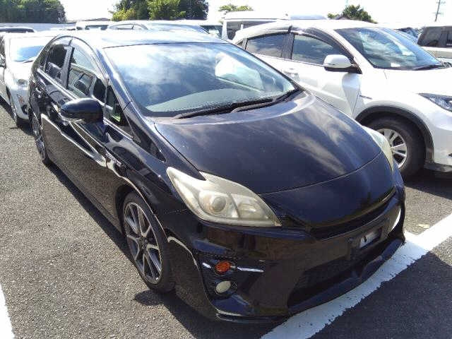 TOYOTA PRIUS — фото
