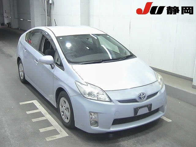 TOYOTA PRIUS — фото
