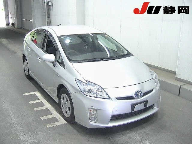 TOYOTA PRIUS — фото
