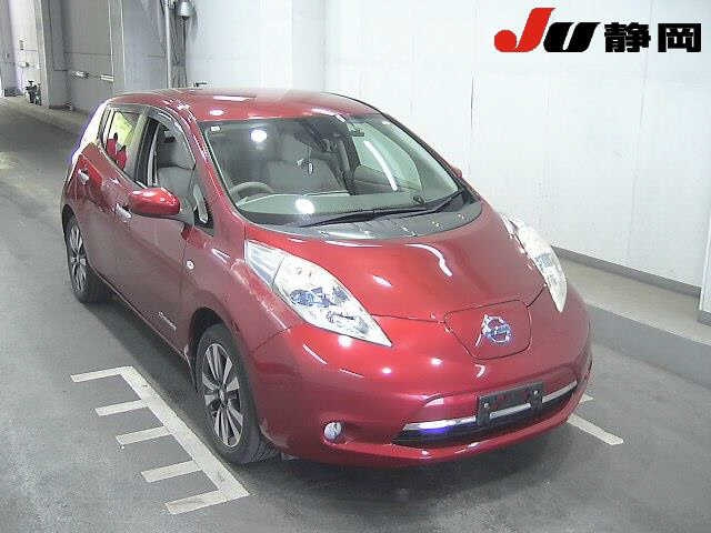 NISSAN LEAF — фото