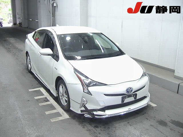 TOYOTA PRIUS — фото