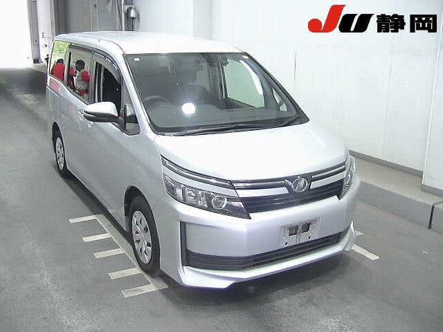 TOYOTA VOXY — фото