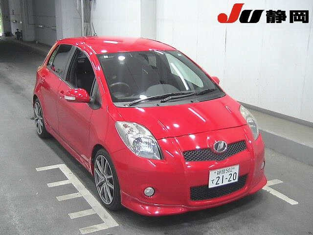 TOYOTA VITZ — фото