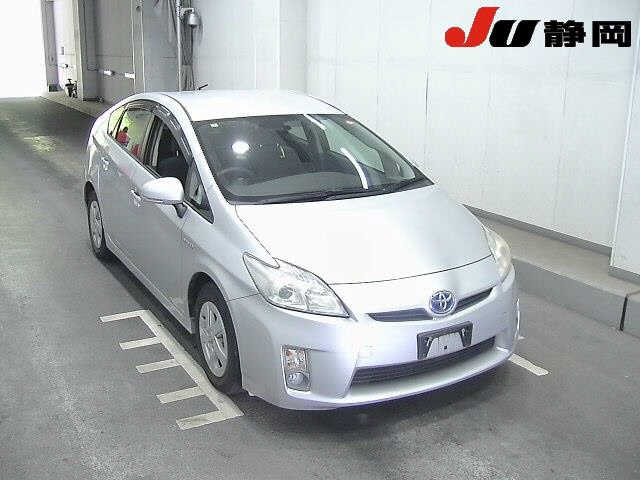 TOYOTA PRIUS — фото