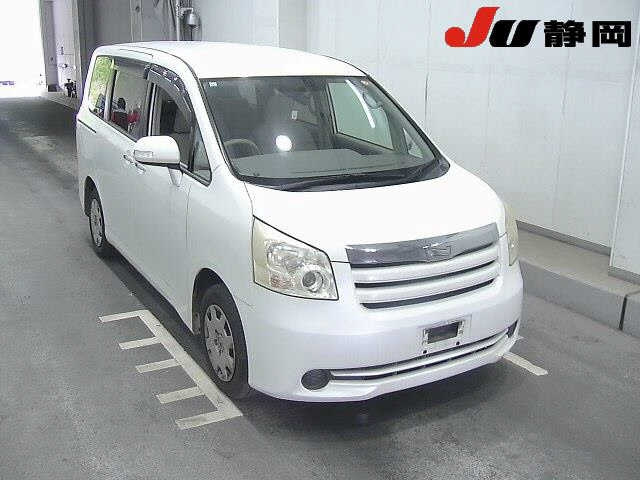 TOYOTA NOAH — фото