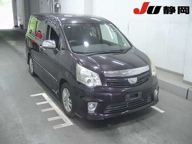 TOYOTA NOAH — фото