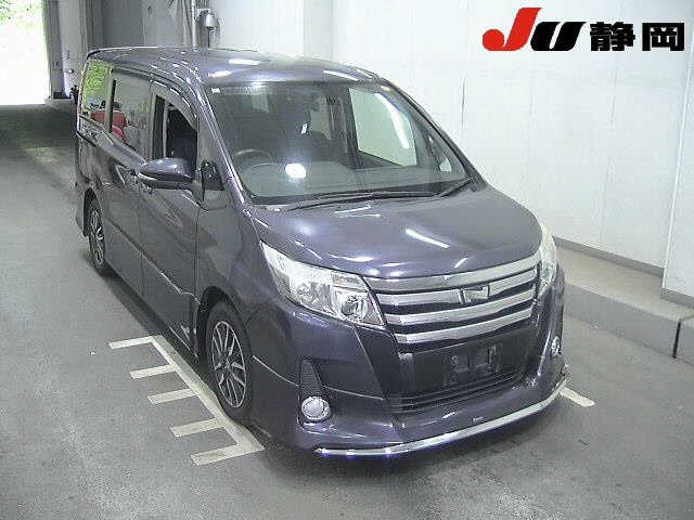 TOYOTA NOAH — фото
