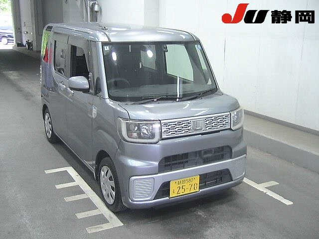 DAIHATSU WAKE — фото