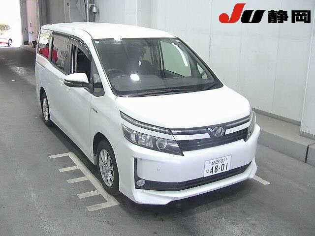 TOYOTA VOXY