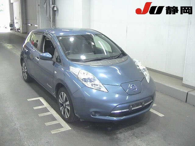 NISSAN LEAF — фото