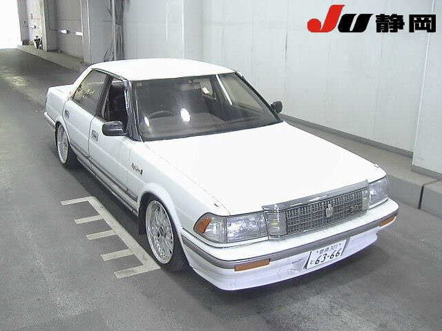 TOYOTA CROWN — фото