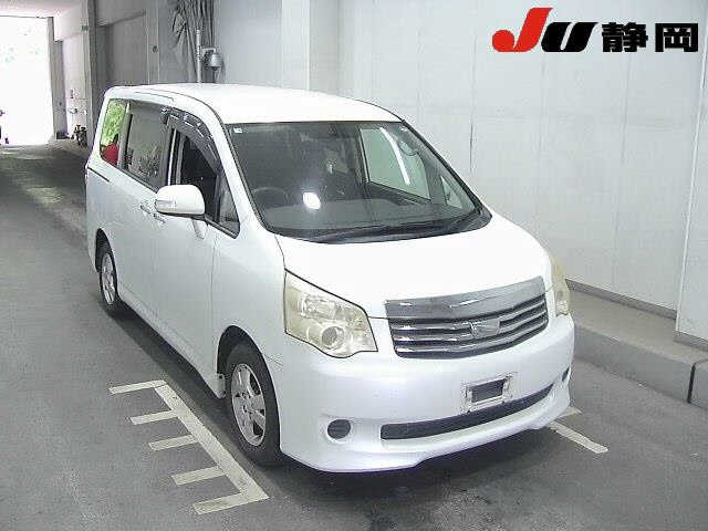 TOYOTA NOAH — фото