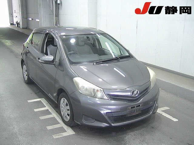 TOYOTA VITZ — фото