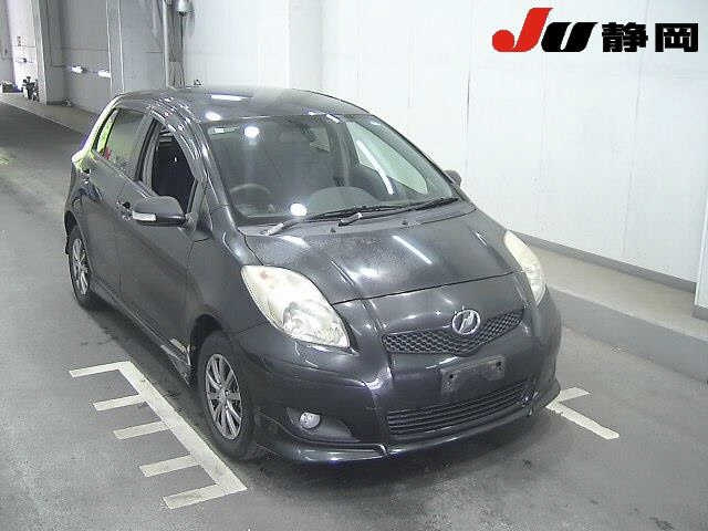 TOYOTA VITZ — фото