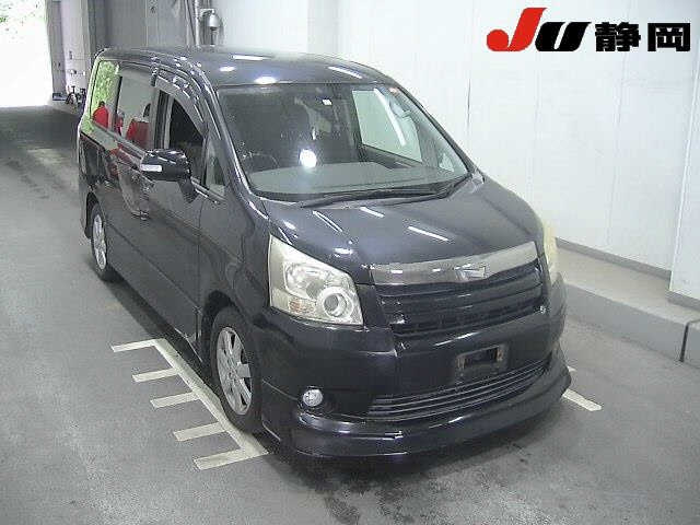 TOYOTA NOAH — фото