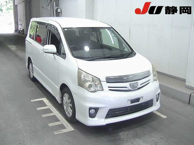 TOYOTA NOAH — фото