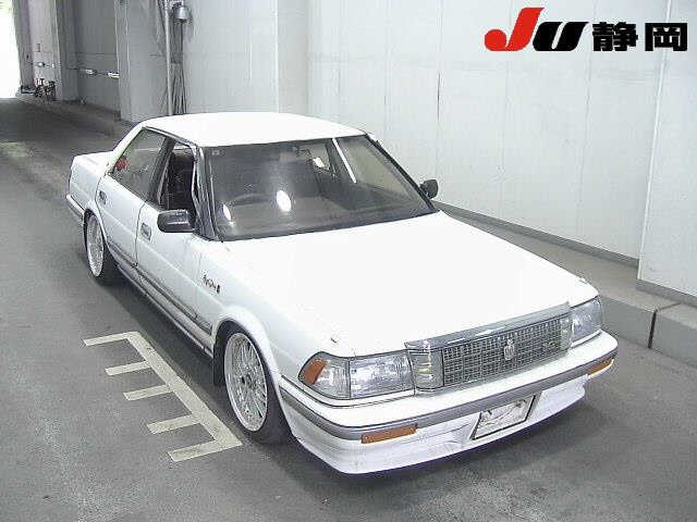 TOYOTA CROWN — фото