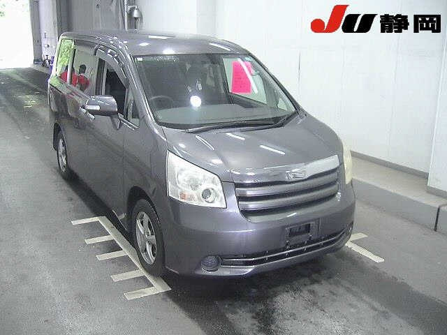 TOYOTA NOAH — фото