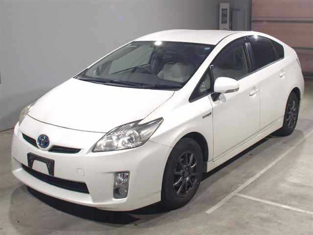 TOYOTA PRIUS — фото