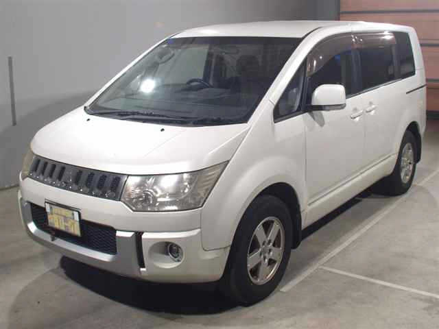 MITSUBISHI DELICA — фото