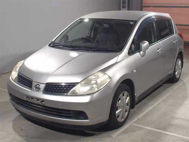 NISSAN TIIDA — фото
