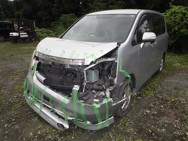 TOYOTA NOAH — фото