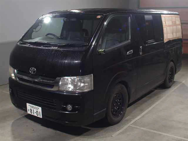 TOYOTA HIACE — фото