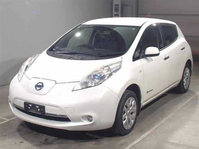 NISSAN LEAF — фото