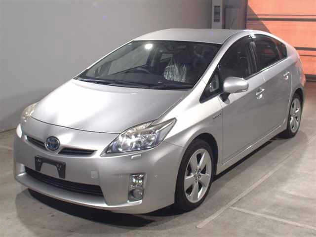 TOYOTA PRIUS — фото