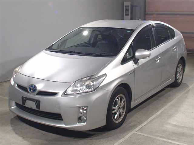 TOYOTA PRIUS — фото