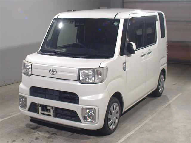 TOYOTA PIXIS — фото