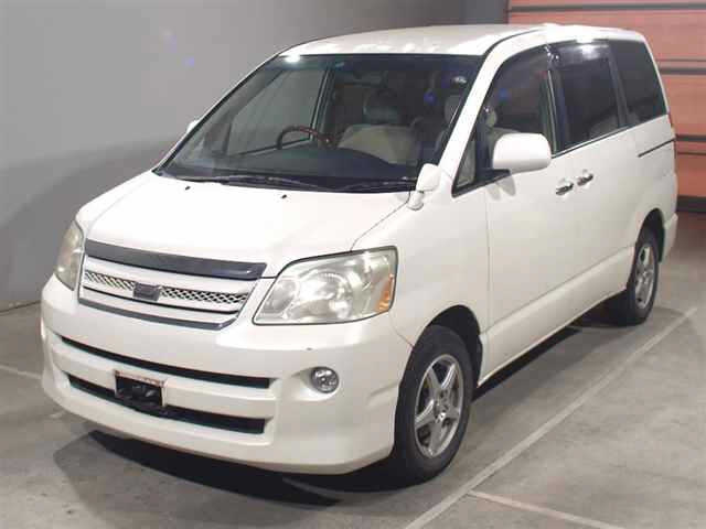 TOYOTA NOAH — фото