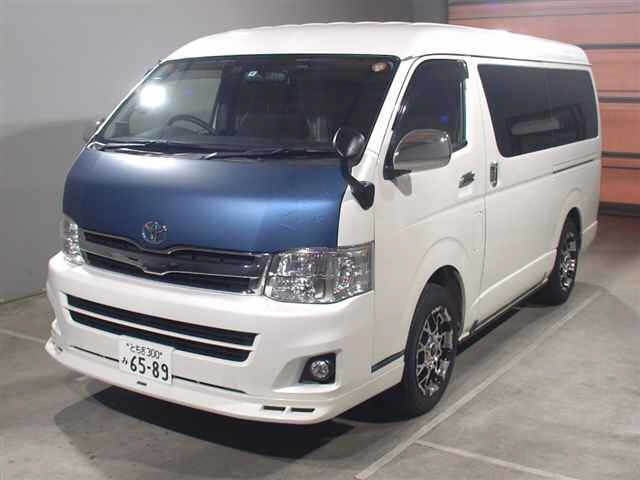 TOYOTA HIACE — фото