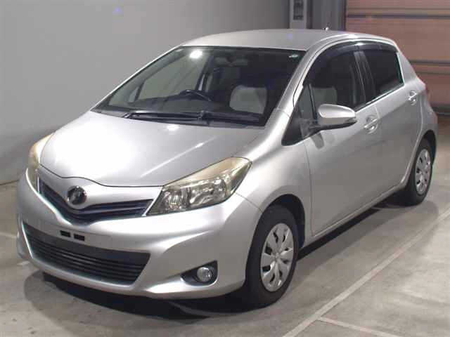 TOYOTA VITZ — фото