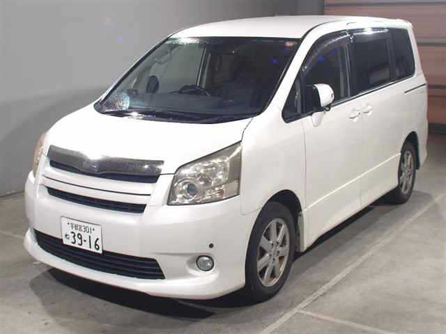 TOYOTA NOAH — фото