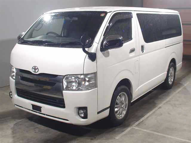 TOYOTA HIACE — фото